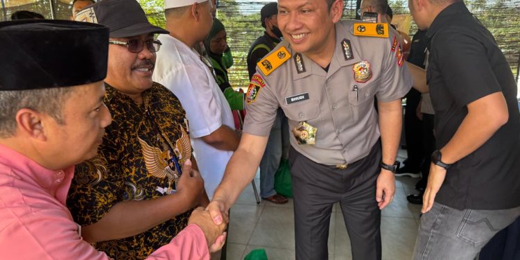 Serdik SESPIMTI Polri Bagikan Sembako Kepada Masyarakat Kurang Mampu Disambut Senang Warga