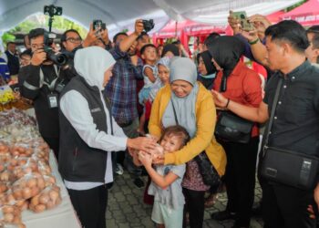 Bansos dan Zakat Produktif Rp6,1 Miliar untuk Warga Tulungagung, Gubernur Khofifah Optimis Jadi Bantalan Sosial dan Larang untuk Judol