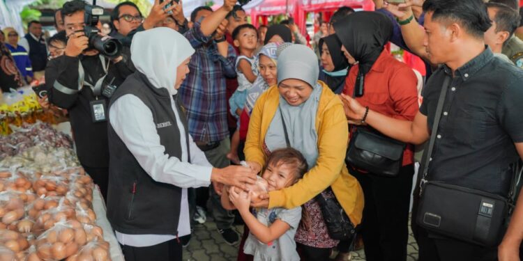 Bansos dan Zakat Produktif Rp6,1 Miliar untuk Warga Tulungagung, Gubernur Khofifah Optimis Jadi Bantalan Sosial dan Larang untuk Judol