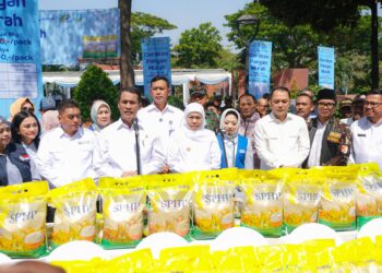 Dampingi Mentan RI Gelar GPM di Surabaya, Gubernur Khofifah: 828 Titik GPM Digelar Serentak untuk Wujudkan Stabilitas Harga Bahan Pokok di Jatim