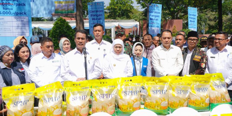 Dampingi Mentan RI Gelar GPM di Surabaya, Gubernur Khofifah: 828 Titik GPM Digelar Serentak untuk Wujudkan Stabilitas Harga Bahan Pokok di Jatim