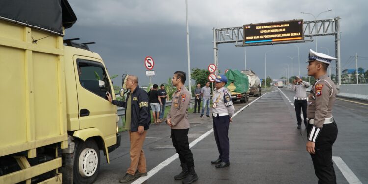 Transformasi Keamanan Jalan Raya: Inovasi Polri untuk Menjamin Ketahanan Pangan Nasional