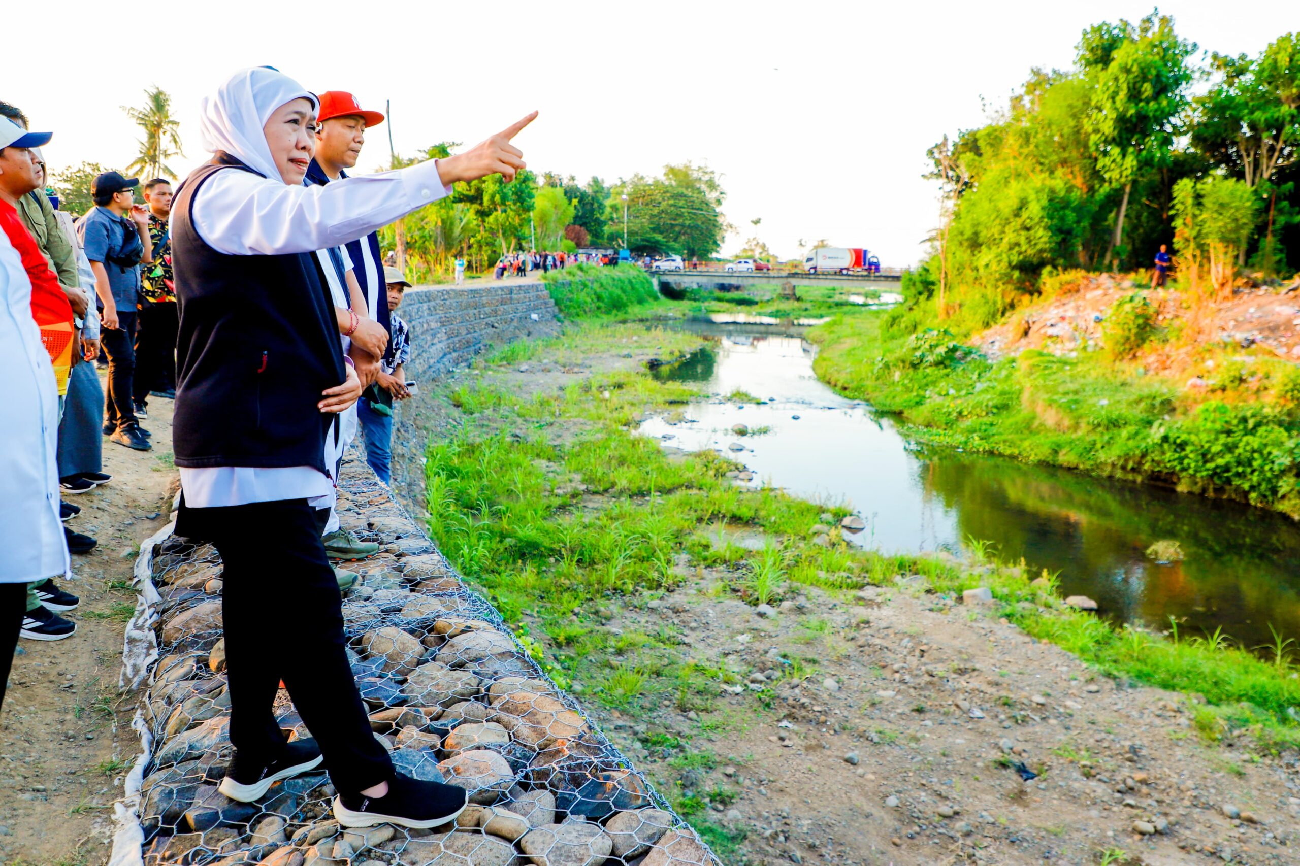Pemasangan Bronjong Sungai Selowogo, Sungai Plalangan dan Afvour C13 Selesai, Gubernur Khofifah: Cegah Banjir dan Jaga Irigasi 49 Ha Sawah di Situbondo